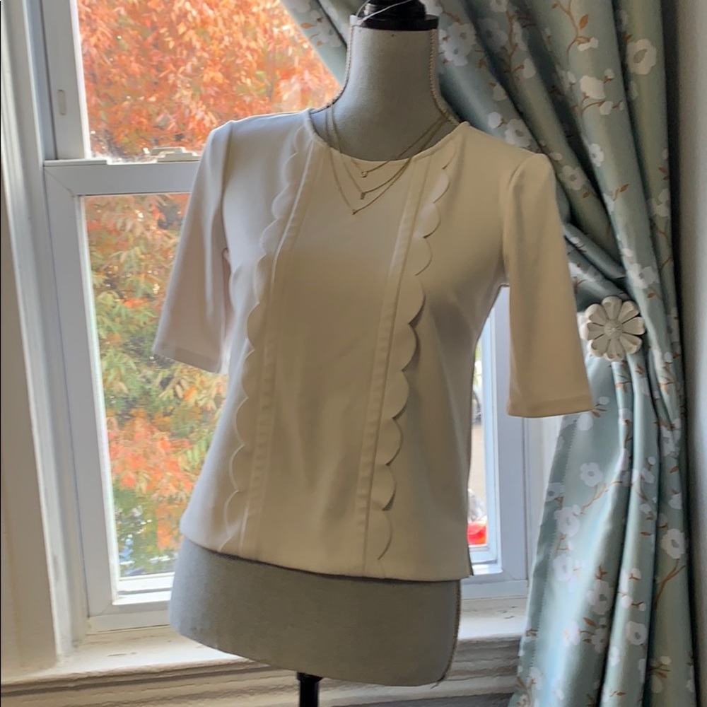 Preowned Ann Taylor scalloped top sz xsp